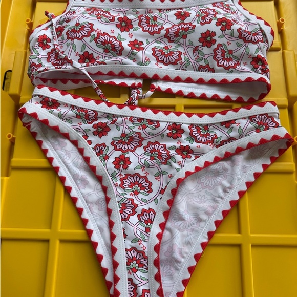 Floral Red and White Bikini Set - Picture 7 of 8